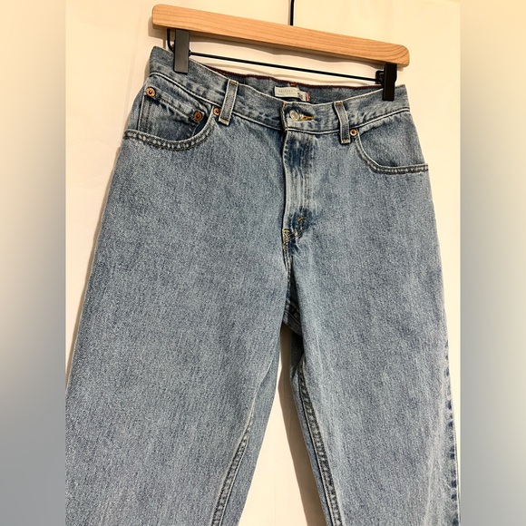 Vintage Levi’s 550 Medium Wash Jeans - Picture 2 of 6